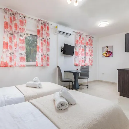 Gorgeous In With Wifi Apartment *
