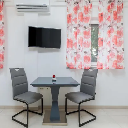 Gorgeous In With Wifi Apartment Pula