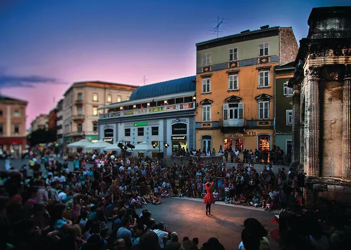 Cozy In * Pula